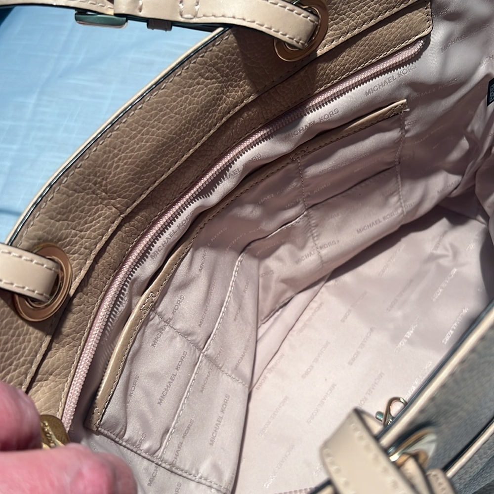 Michael Kors Camel Tan Bedford Tote Bag with Gold Accents. EUC. - Picture 7 of 14